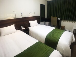 Down duvets, desk, laptop workspace, blackout curtains - High Set HOTEL Shizuoka Inter (Shizuoka)