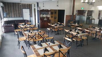 Päivittäinen tilauksen mukaan valmistettu aamiainen maksusta