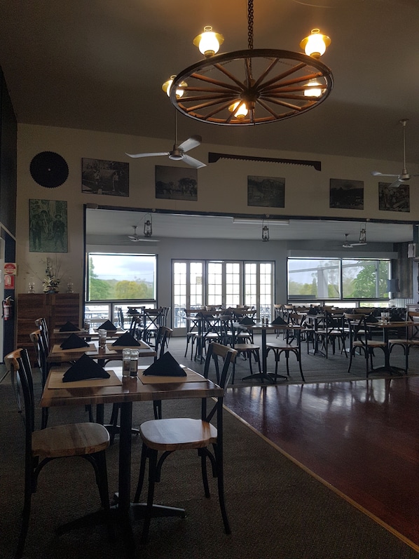 Food court