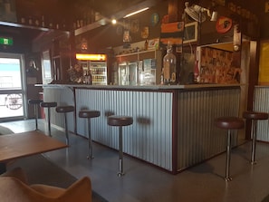 2 bars/lounges - Monto Colonial Motor Inn (Monto)