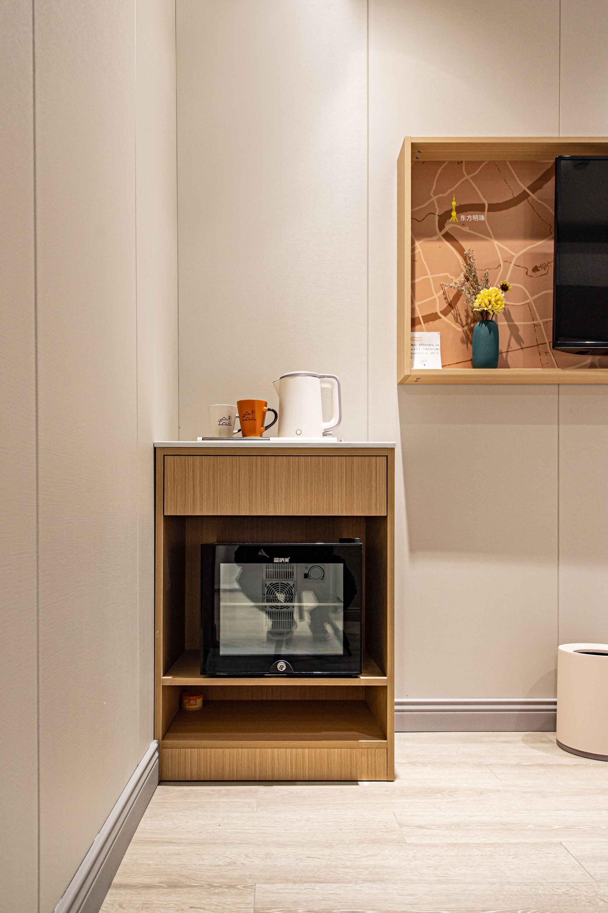 1 bedroom, desk, blackout curtains, free cots/infant beds