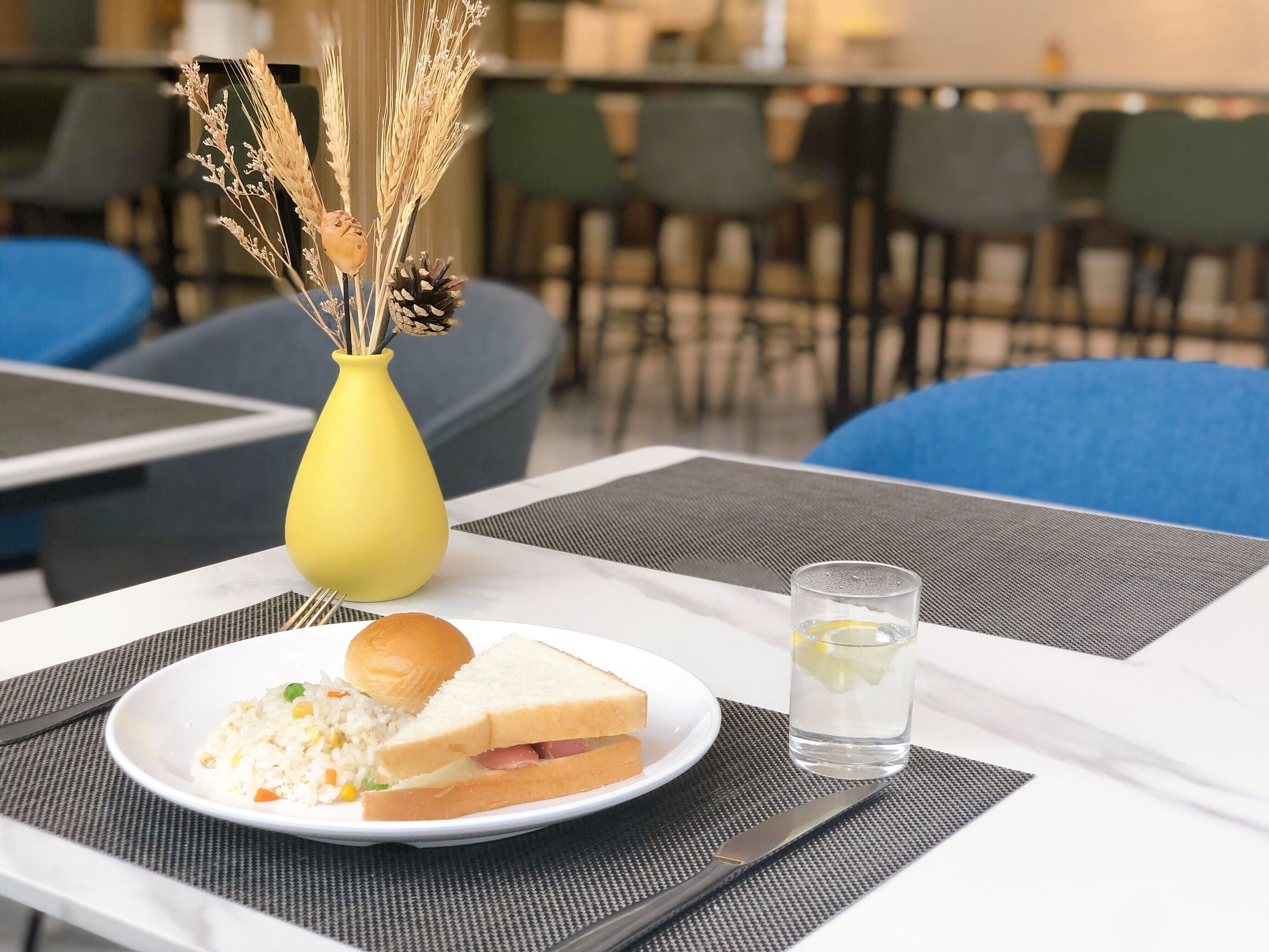 daily local cuisine breakfast (cny 38 per person)