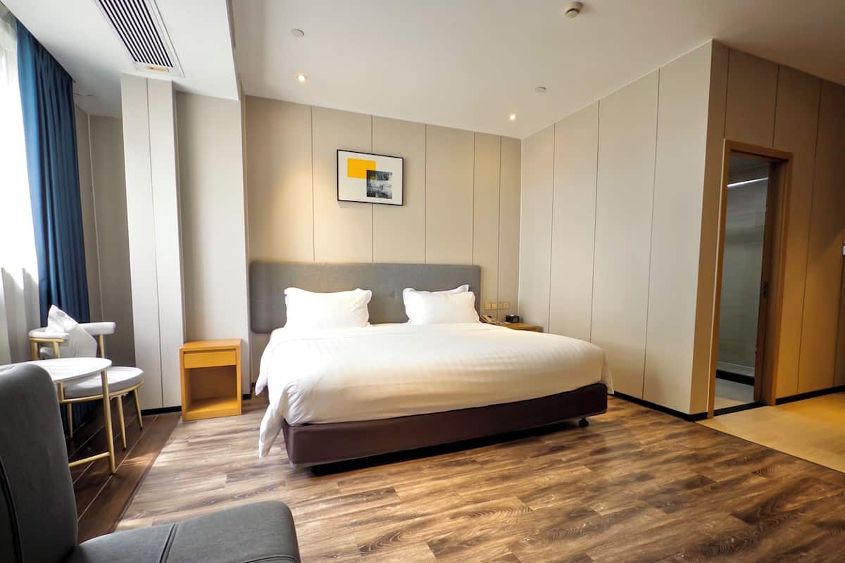 Habitación estándar (King) | Escritorio, cortinas blackout, cunas gratuitas y wifi gratis