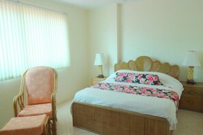 Luxury 1 Bedroom Villa | Schreibtisch, schallisolierte Zimmer, Bügeleisen/Bügelbrett