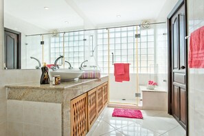 Bathroom - Butterfly Garden Boutique Residence by Frasier (Pattaya)
