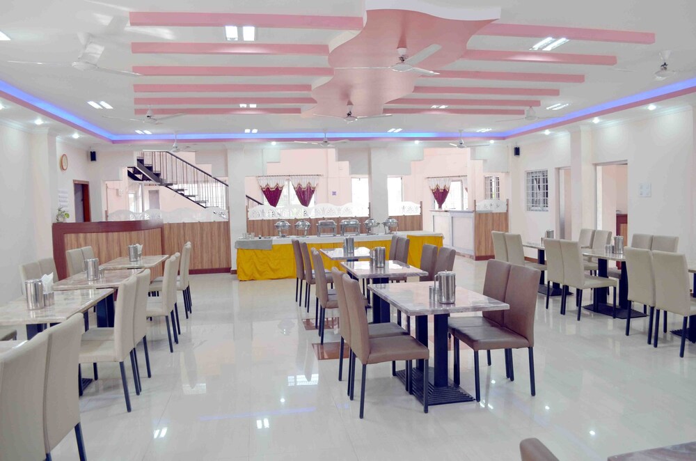 Hotel Mayura Chalukya Badami by null