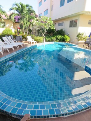 Outdoor pool, sun loungers - Butterfly Garden Boutique Residences by Luxury View (Pattaya)