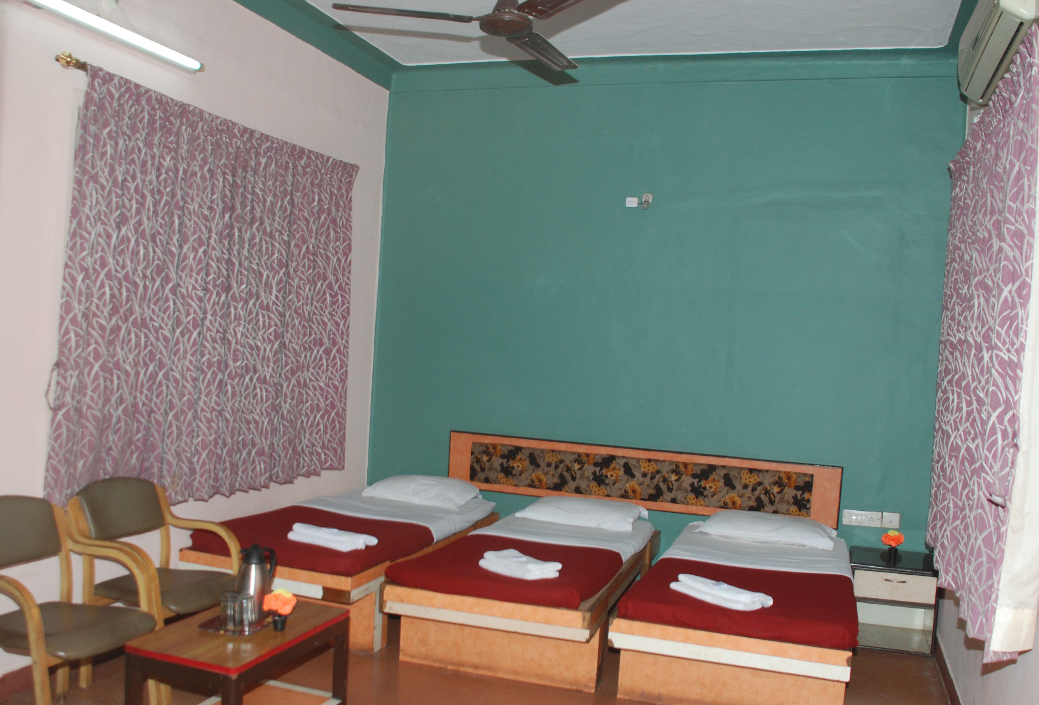 Minibar, rollaway beds, free WiFi