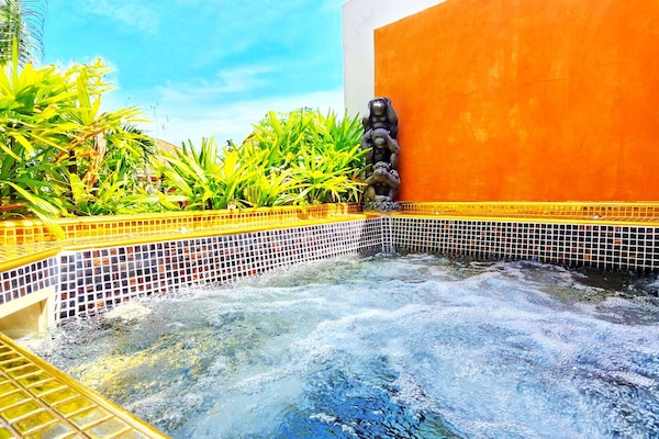 Outdoor pool, pool loungers