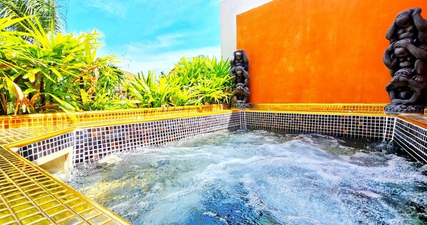 Outdoor pool, sun loungers