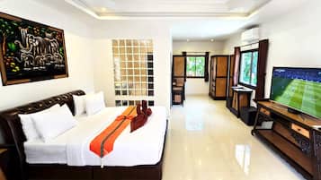 Luxury Villa, 5 Bedrooms, Pool Access, Beach View