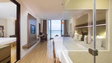 Family Suite Sea View with Balcony | Beach/ocean view