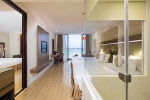 Suite Familiale, balcon, vue mer | Vue sur la plage/l’océan