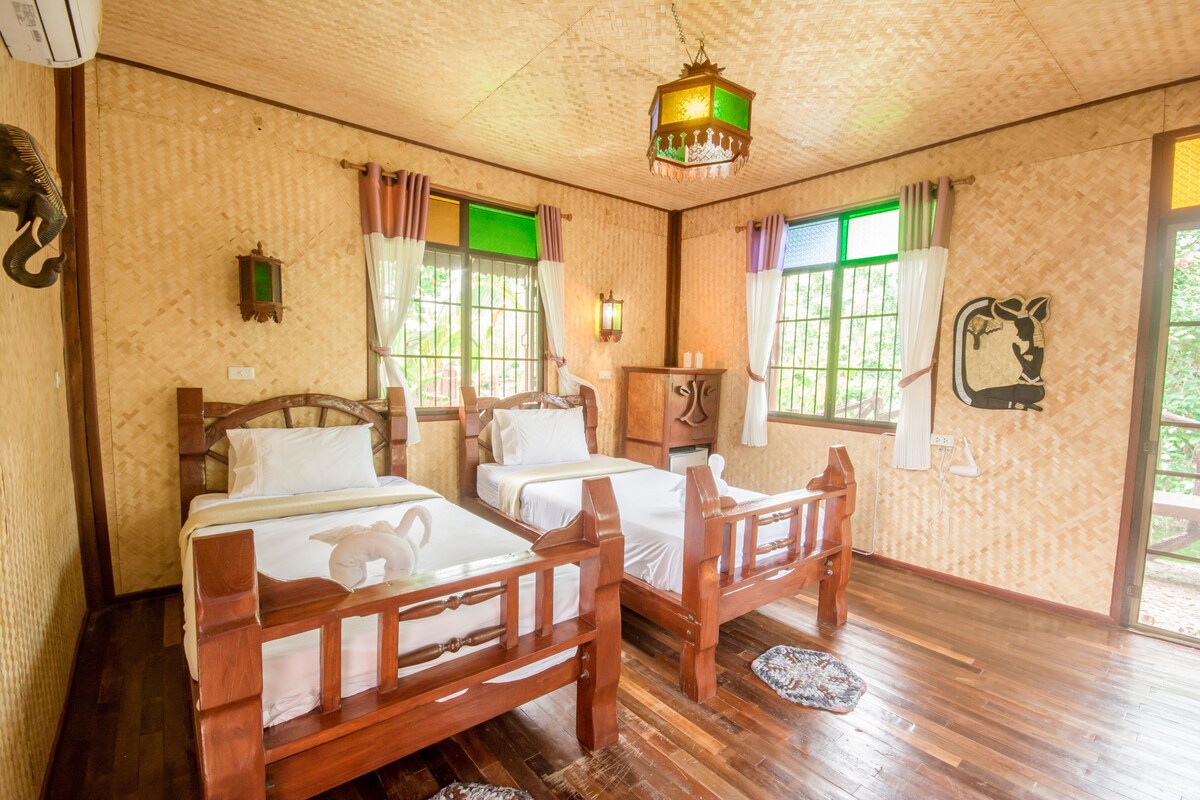 Pond View Villa | Rollaway beds, free WiFi