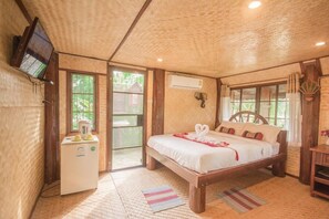 Pond View Villa | Rollaway beds, free WiFi