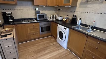 Studio | Private kitchen | Full-size fridge, microwave, oven, stovetop