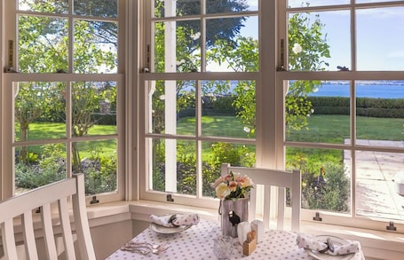 Dining. Belle vue Boutique Lodge