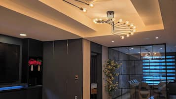 Royal suite | Woonruimte | Flatscreentelevisie en vloerwarming