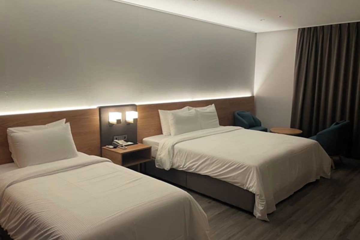 In-room safe, desk, blackout drapes, soundproofing