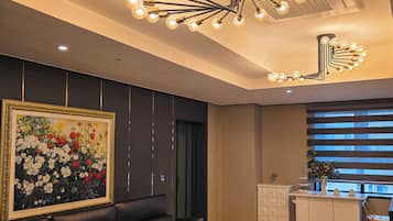 Royal suite | Woonruimte | Flatscreentelevisie en vloerwarming