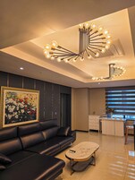 Royal Suite | Living area | Flat-screen TV, heated floors