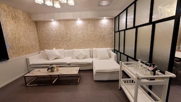 Executive-Zimmer | Wohnbereich | Flachbildfernseher, Fußbodenheizung