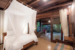 Panoramic Villa, 2 Bedrooms | In-room safe, desk, free WiFi, bed sheets - Sari Bamboo Villas (Ubud)