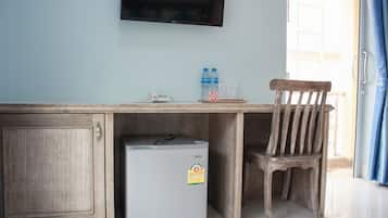 Superior Double Room | Minibar, in-room safe, desk, blackout drapes