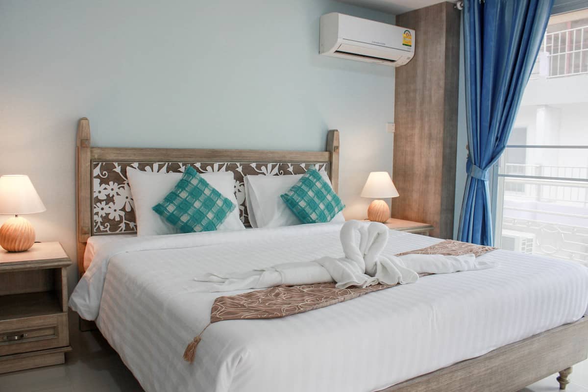 Superior Double Room | Minibar, in-room safe, desk, blackout curtains