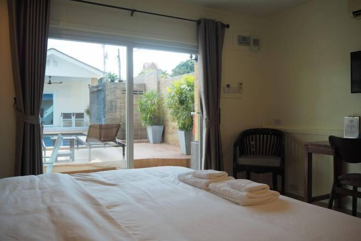 Free minibar items, in-room safe, desk, laptop workspace