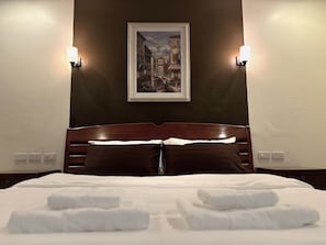 Free minibar items, in-room safe, desk, laptop workspace - MANGOES PATTAYA (Sattahip)
