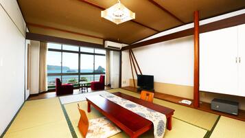 Brankas dan meja kerja