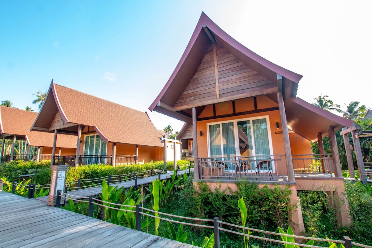 Deluxe Villa King Bed | Garden view