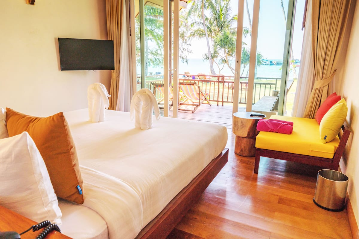 beach front deluxe villa | hypo-allergenic bedding, minibar, in-room safe, blackout curtains