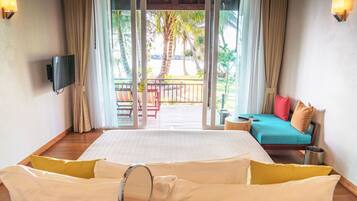 Beach Front Deluxe Villa | Allergitestet sengetøy, minibar, safe på rommet og blendingsgardiner