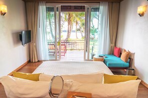 Beach Front Deluxe Villa | Allergitestet sengetøy, minibar, safe på rommet og blendingsgardiner