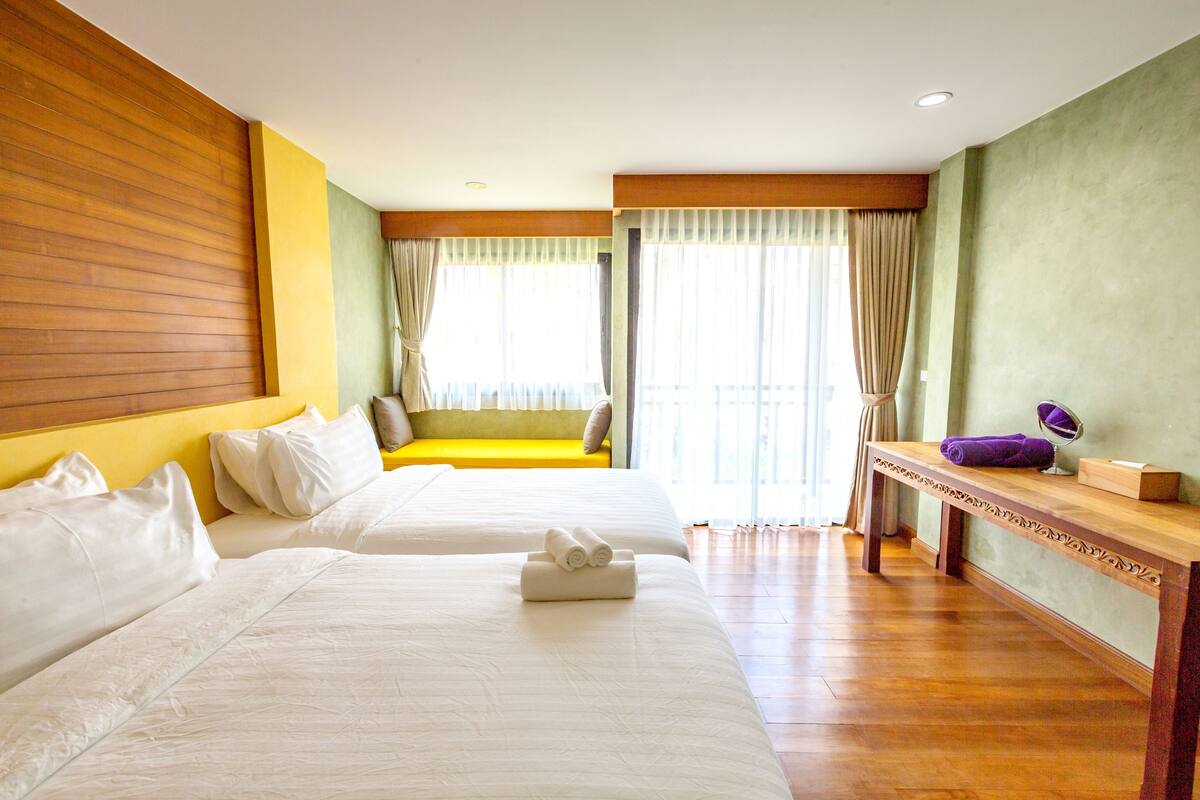 hypo-allergenic bedding, minibar, in-room safe, blackout curtains