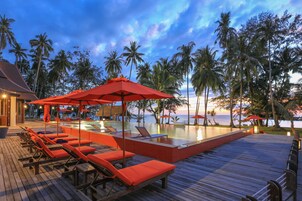 Outdoor pool, sun loungers