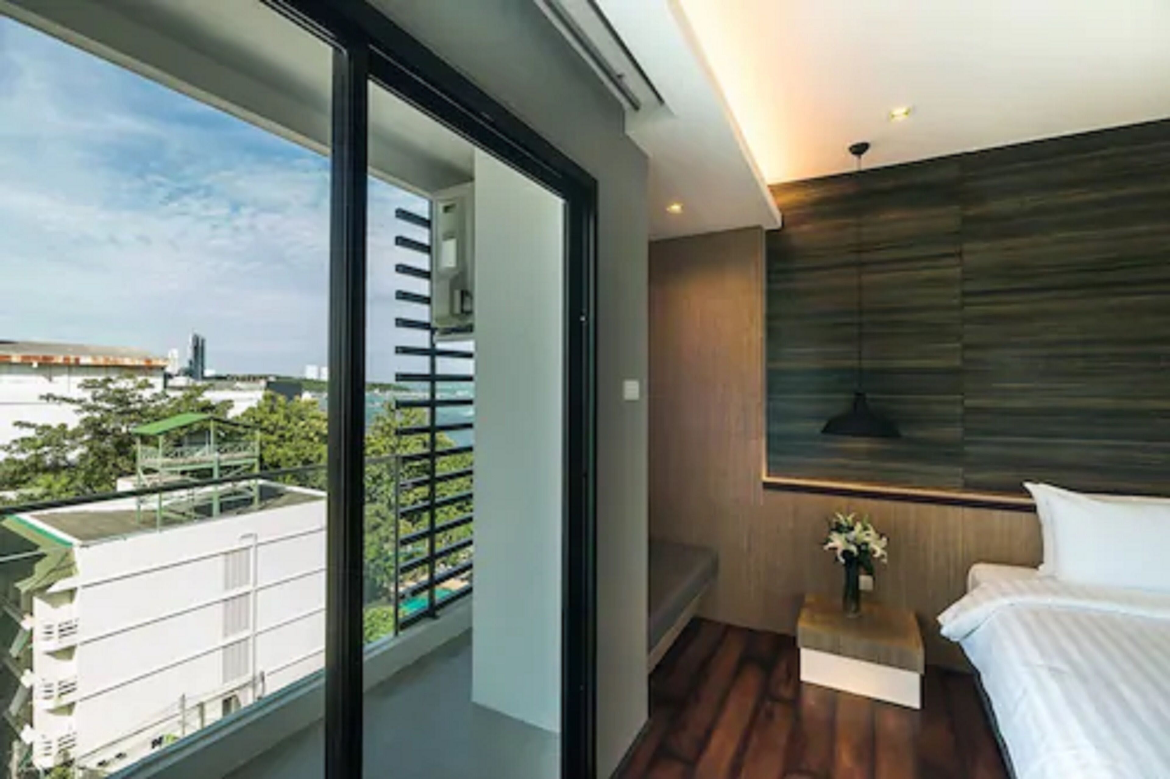 sea deluxe tree with shower | balcony