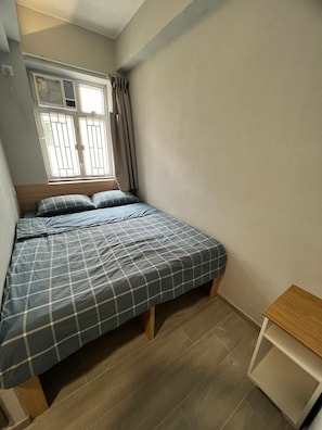 Cortinas blackout, wifi gratis y ropa de cama 
