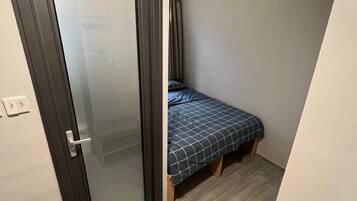 Three-Bedroom Apartment with View, Ensuite | Cortinas opacas, wifi gratis, ropa de cama