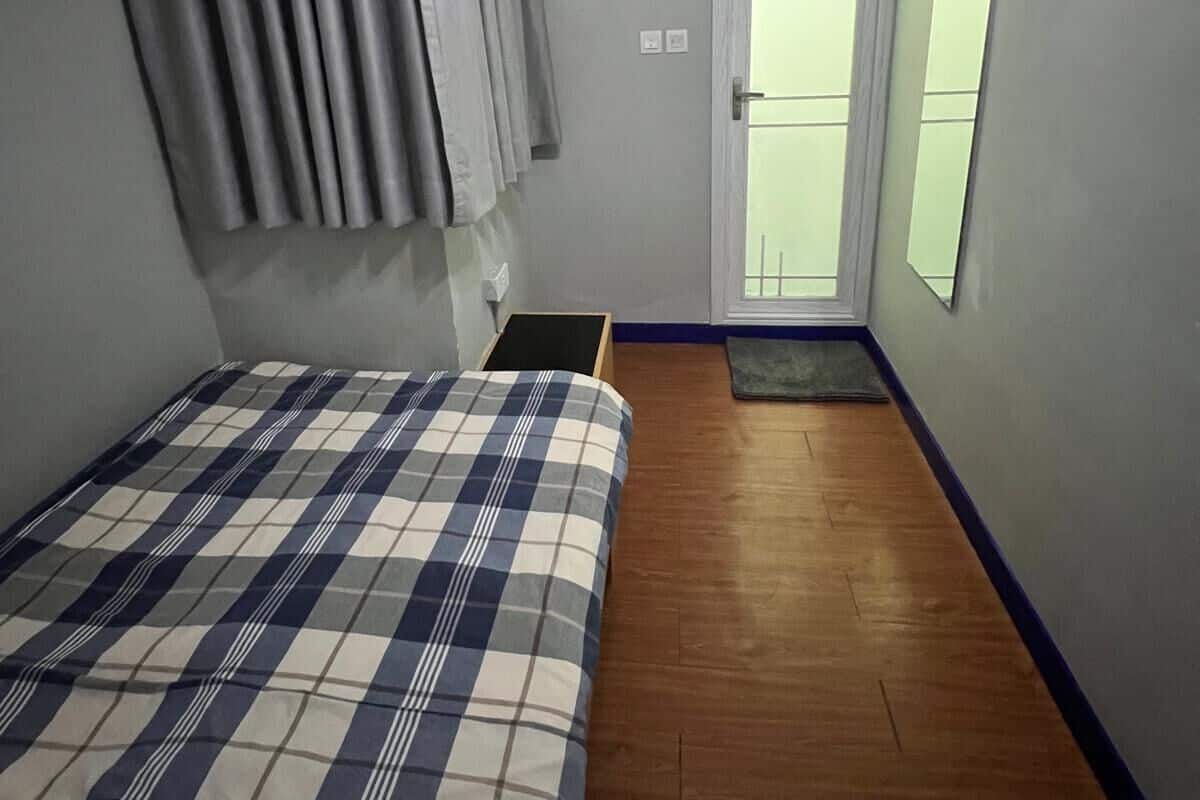Blackout curtains, free WiFi, bed sheets