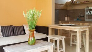 One Bedroom Garden Villa | Ruang keluarga | TV LCD