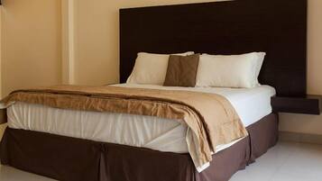 เครื่องนอนระดับพรีเมียม, ตู้นิรภัยในห้องพัก, โต๊ะทำงาน, Wi-Fi ฟรี