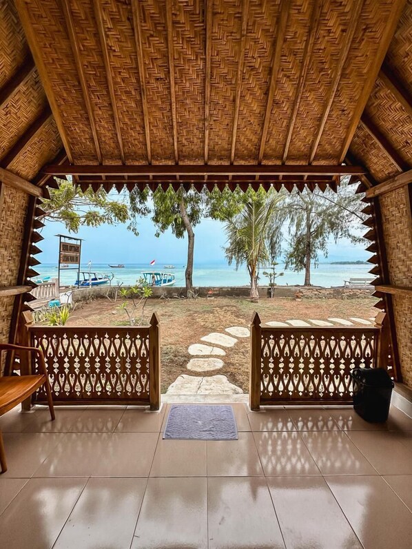 Deluxe Double Sea View | Bathroom | Free toiletries, bidet, towels, soap - Villa Coco Republic (Gili Air)
