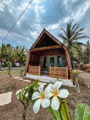 Deluxe Double Sea View | Hypo-allergenic bedding, minibar, in-room safe, desk - Villa Coco Republic (Gili Air)