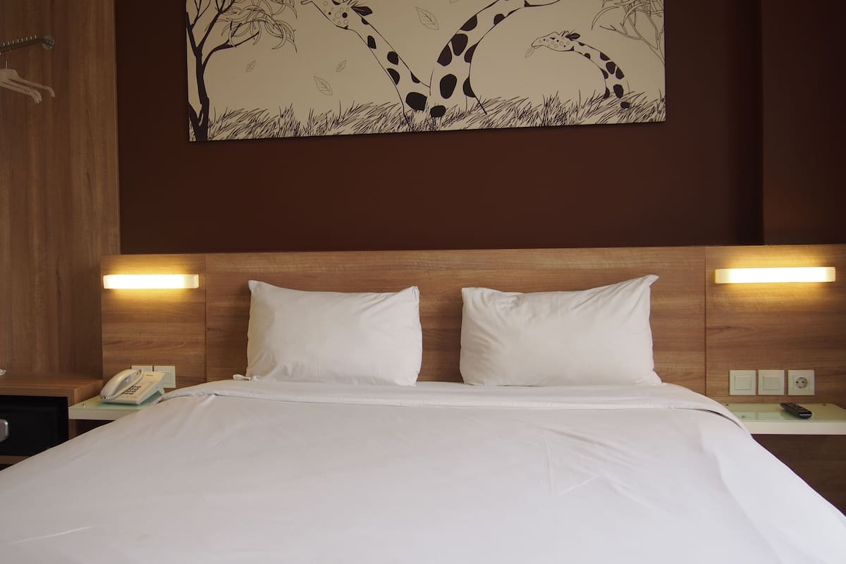 superior room | in-room safe, desk, free wifi