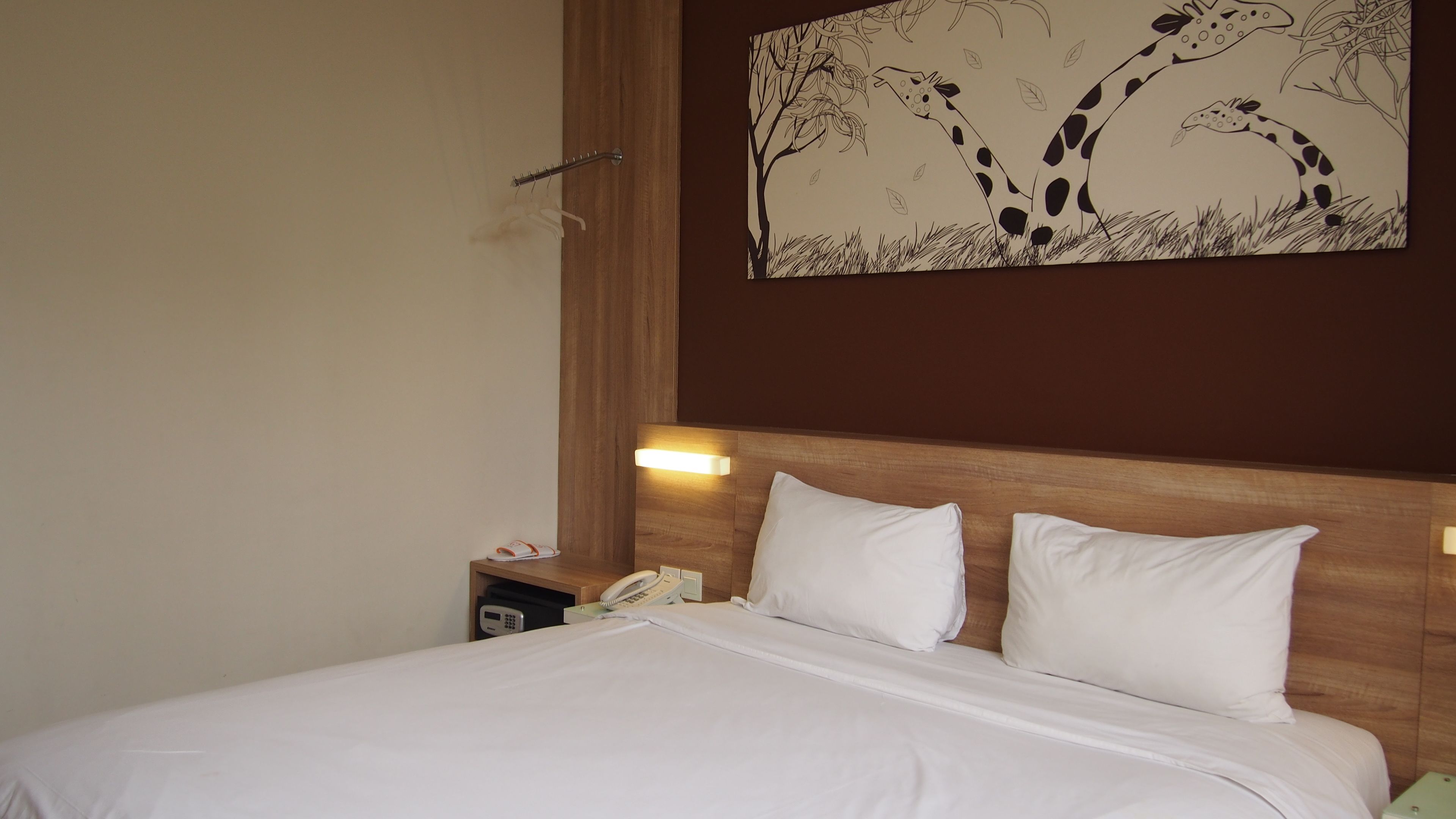 superior room | in-room safe, desk, free wifi