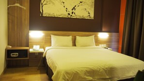 Habitación estándar | Caja de seguridad en la habitación, escritorio y wifi gratis 