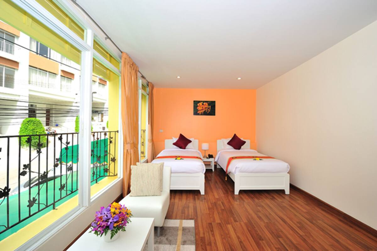 Deluxe Master Twin | Brankas, meja kerja, tirai kedap cahaya, dan Wi-Fi gratis